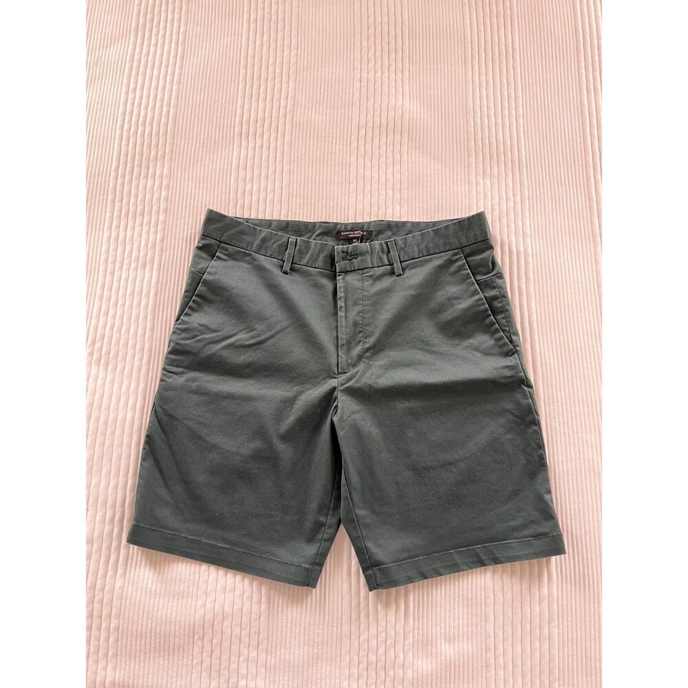 Men's Dark Green Banana Republic Shorts - 32in Waist - 9in Inseam - New w/o Tags